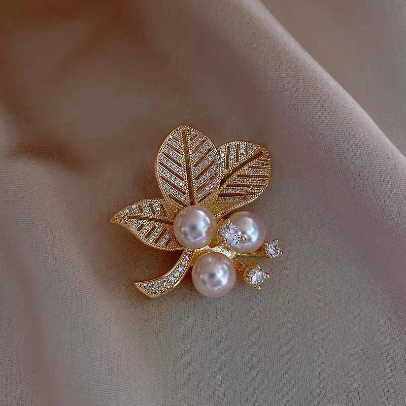 High-End Women's Brooch Collection: Butterfly, Camellia, Pearl Designs - Elegant Jewelry for Christmas & Men's Clothing Accessories