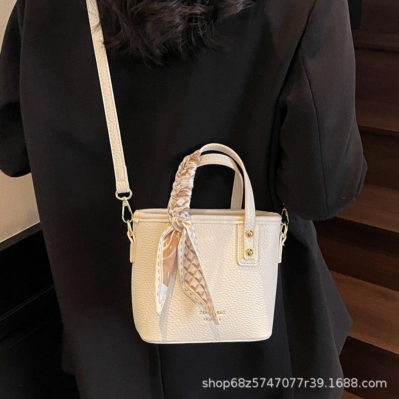 Fashion and High-quality Lychee Pattern Temperament Casual Portable Bucket Bag Women's Versatile Commuting Niche Solid Color PU Messenger Bag