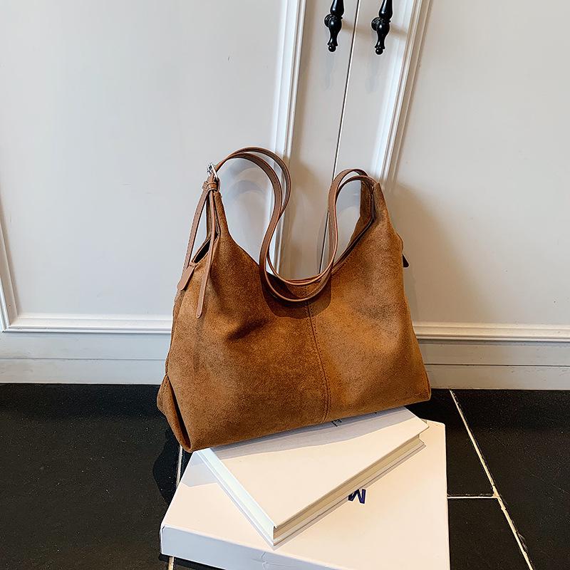 Стильная замшевая сумка-тоут на одно плечо в стиле ретро: Универсальная сумка-мессенджер большой вместимости