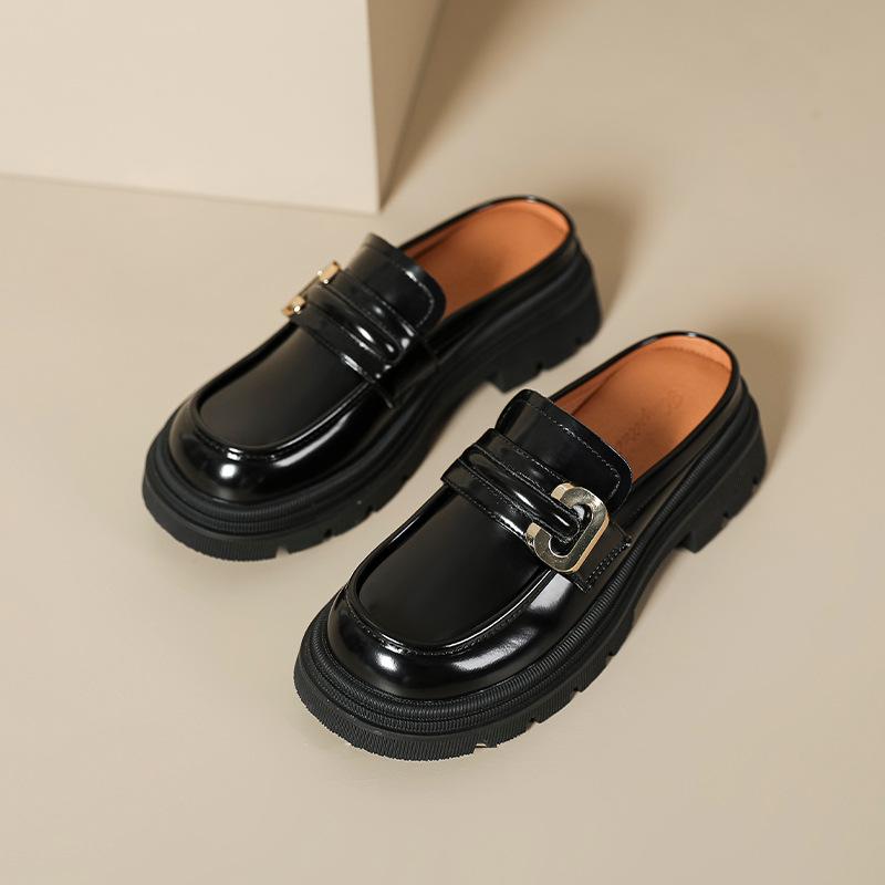 2025 spring hot models on the new baotou half slippers thick soles wear cool slippers British style small leather shoes women