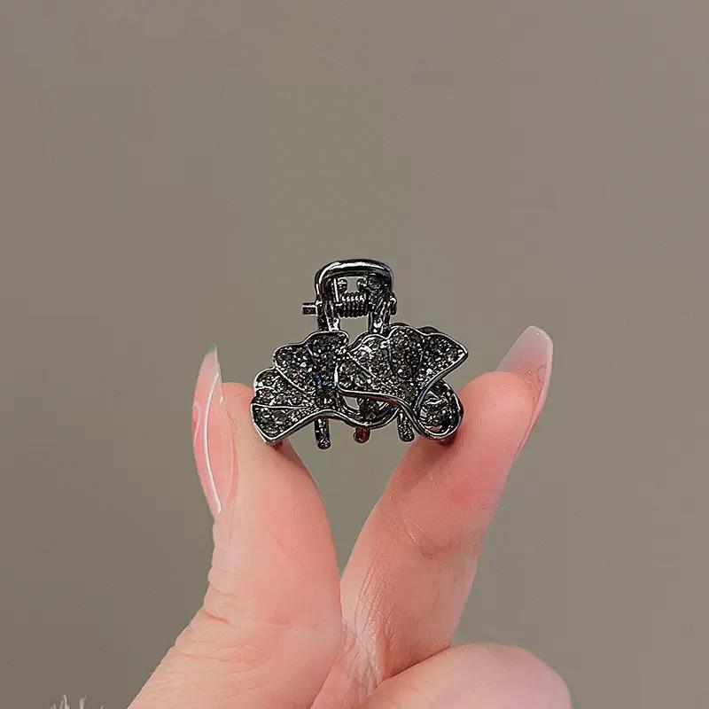 Корейская заколка-краб с бантом из стразов