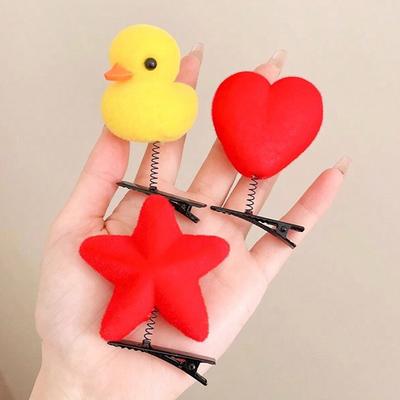 2 новых милых пушистых заколки для волос в виде цыпленка, с маленьким желтым цыпленком и красным сердцем-персиком в качестве украшений для волос.