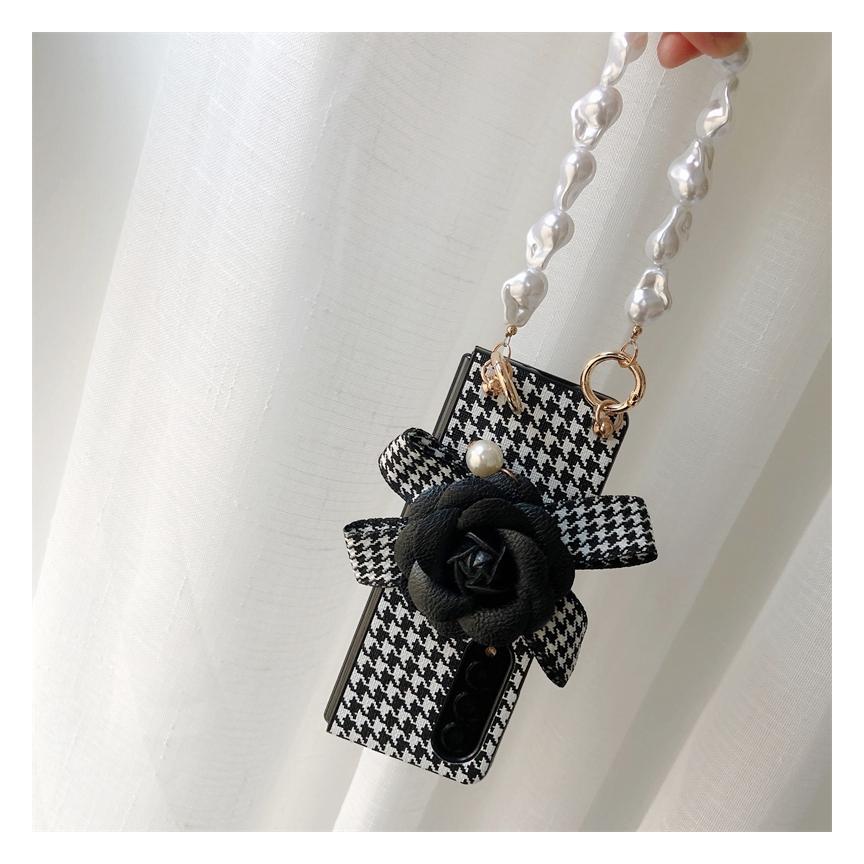 Luxury Black Leather Camellia Houndstooth Phone Case For Samsung Galaxy Z Fold 3 5g Z Fold 4 Elegant Pearl Bracelet Cover
