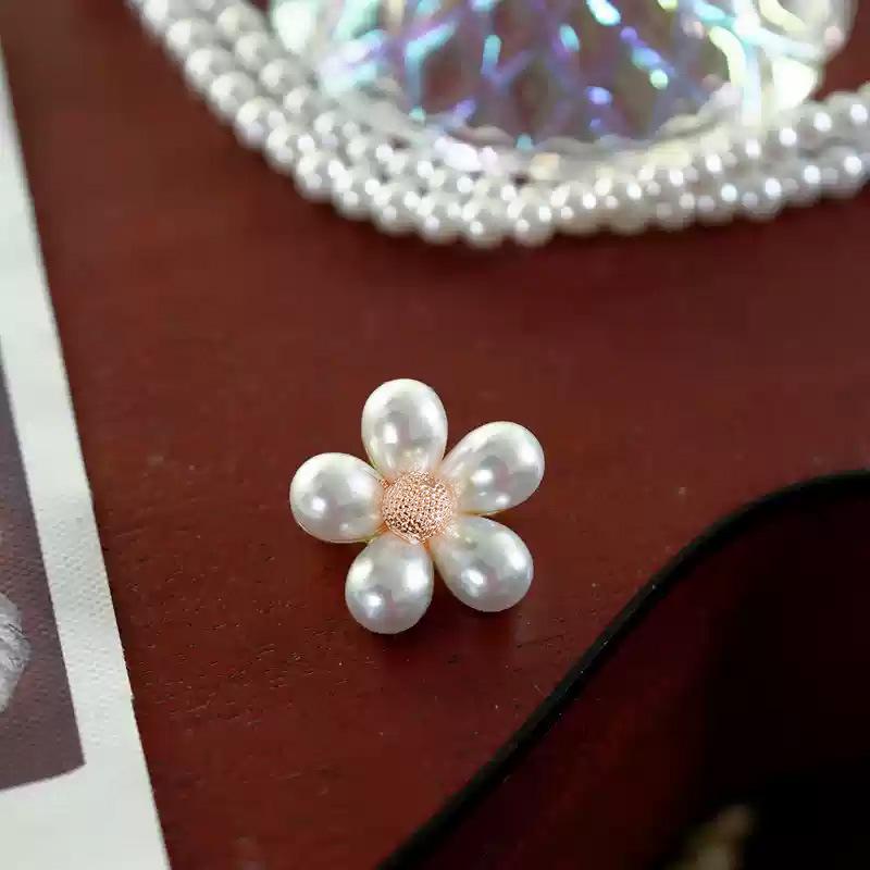 Luxury Pearl Petal Anti-Exposure Brooch