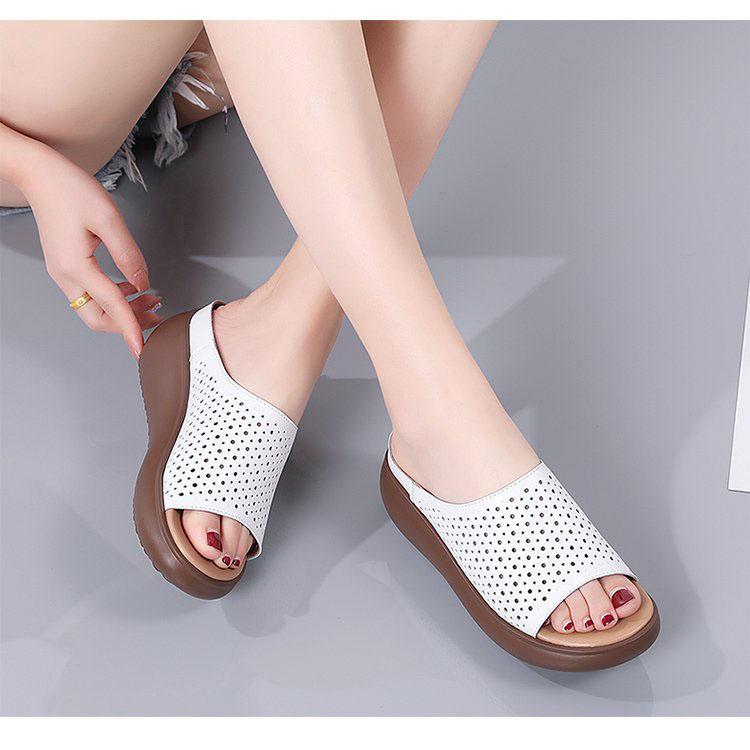 Модные женские летние тапочки, повседневные сандалии на танкетке, тапочки с круглым носком и толстой подошвой, полые туфли