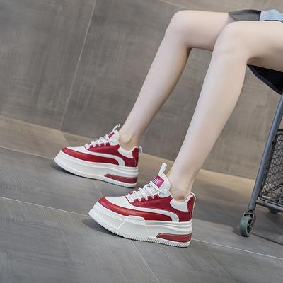 Кожаная толстая подошва с внутренней высотой, белые туфли, женские осень-зима 2025, бархатные новые универсальные спортивные и повседневные кеды, тренд