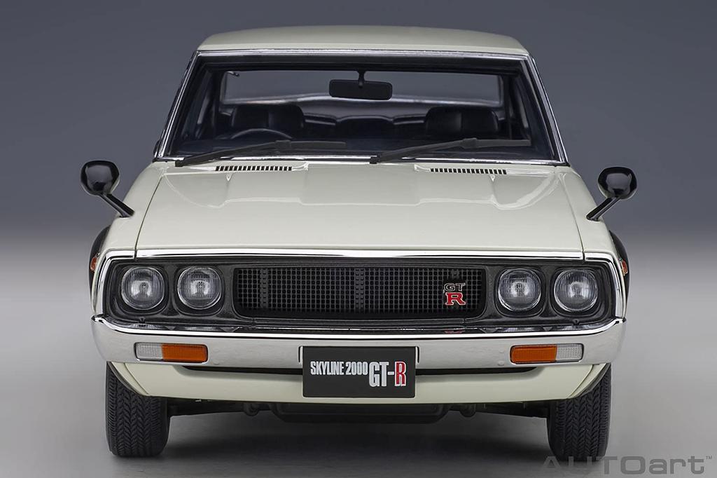 AUTOart Nissan Skyline 2000 Белый Готовый продукт 77472 1/18 GT-R (KPGC110)