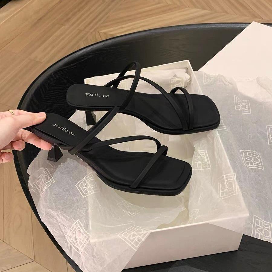 Версия из овчины французские тонкие ремешки квадратный носок тонкий высокий каблук крутые шлепанцы женские летние новинки фея ветер открытый носок римские сандалии женские