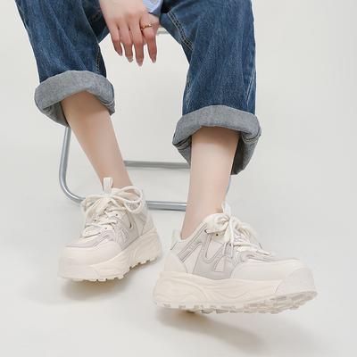 2025 весна тренд цвета панды интернет-знаменитости повседневная обувь увеличивает рост и стройность женская обувь для взрослых низкий верх универсальная женская обувь