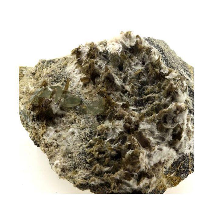 Pierres et Minéraux. Prehnite. 730.7 ct. La Combe de la Selle, Bourg d'Oisans, France..