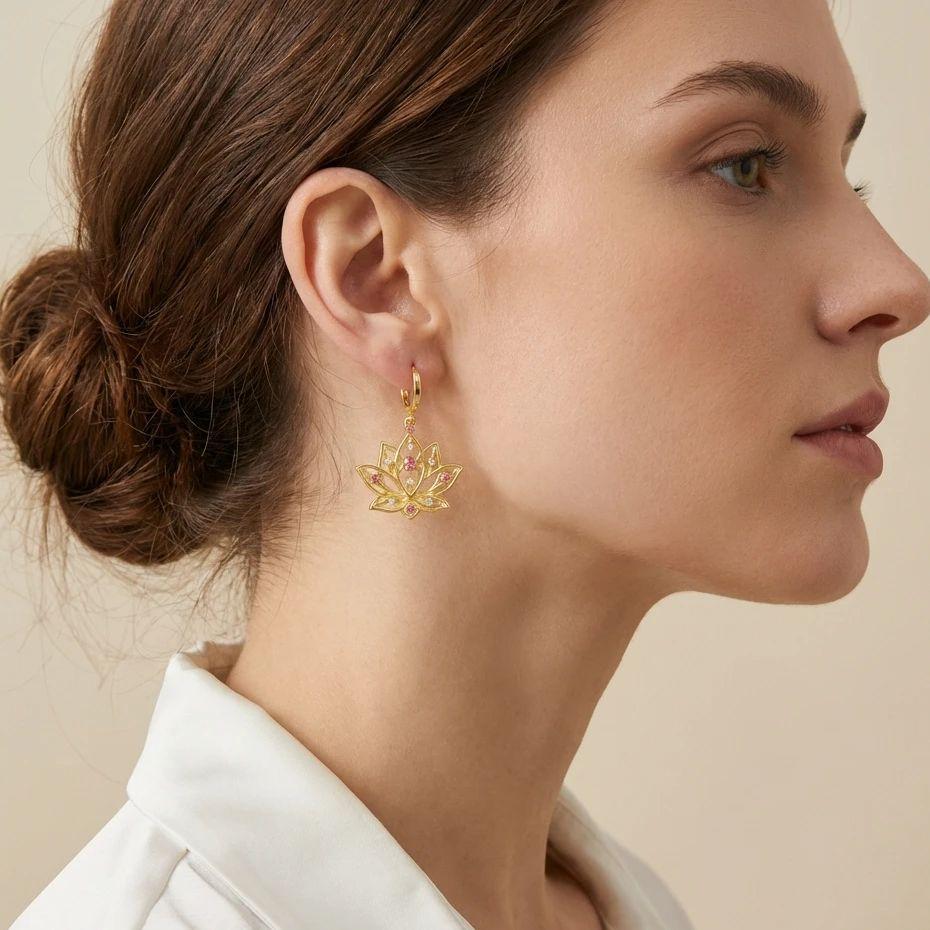 Ethnic Lotus Flower Earrings for Women Minimalist Hollow Pink Rhinestones Flower Hoop Earrings Elegant Party Jewelry Gift