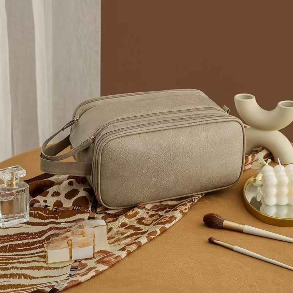 Женская многофункциональная косметичка - Большая вместительная портативная дорожная коробка для хранения косметики, В комплекте отделения для кистей и туалетных принадлежностей
