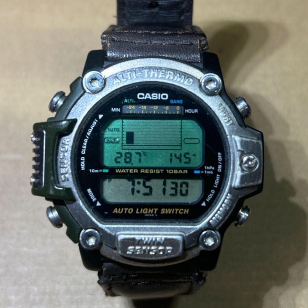 Used CASIO PRO TREK ALTI-THERMO TWIN SENSOR Casual Men's Watch New Battery