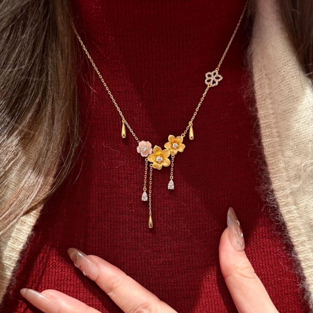 Floral Tassel Necklace for Women, Light Luxury Niche High-End Design Pendant Accessory, Collarbone Chain