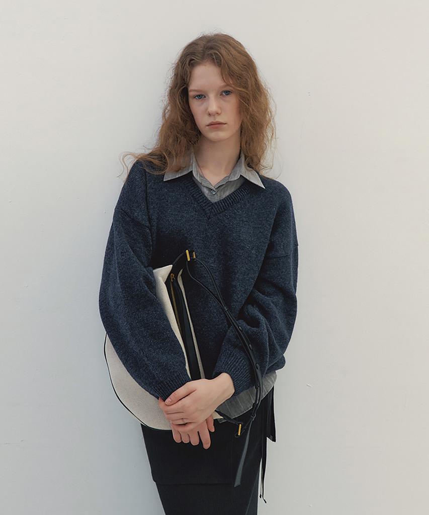 NEEV Drop Wool V-Neck Pullover (Navy)