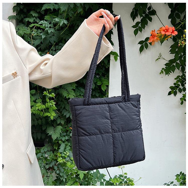 Корейская мода! Новая универсальная сумка через плечо с ромбовидным квадратным плетением, выполненная из хлопкового пуха, невероятно привлекательна.