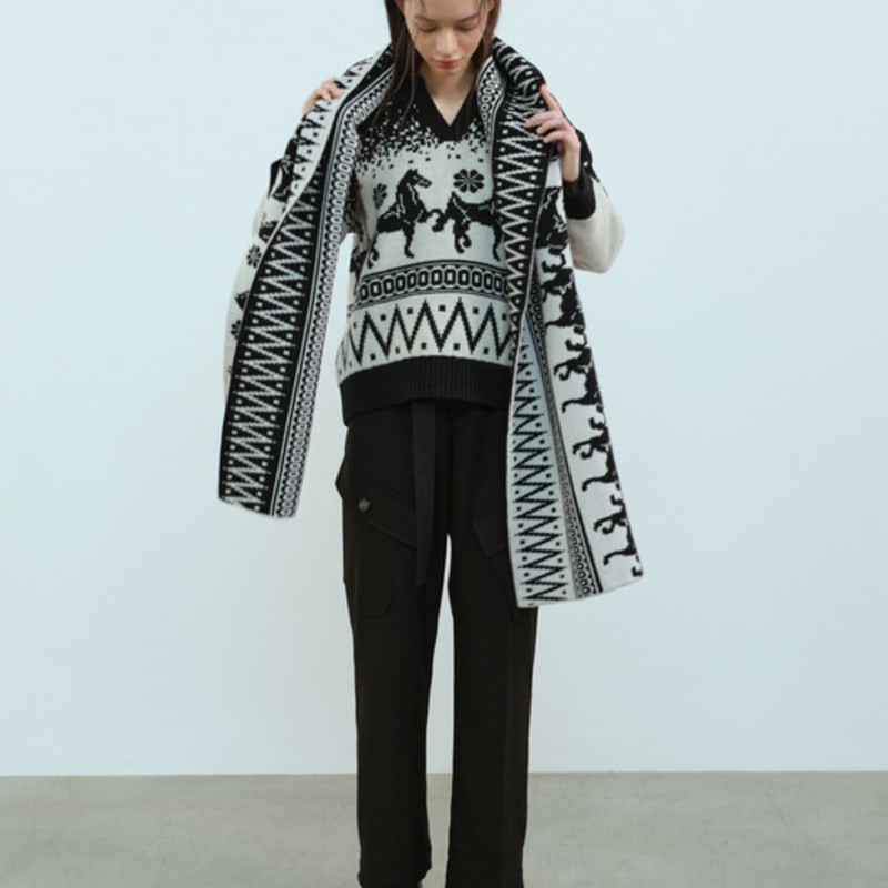 Шарф MOONSWARD с классическим черно-белым узором