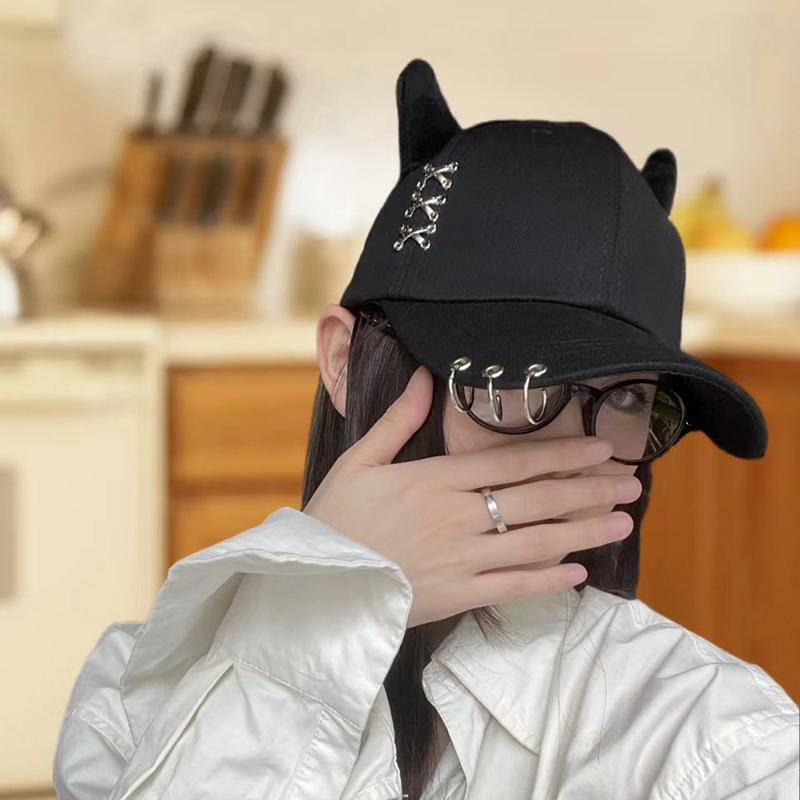 Уникальная бейсболка в уличном стиле, повседневный стильный аксессуар для отдыха на природе с роговыми вставками, булавками и подвесками для пар, уличная шляпа