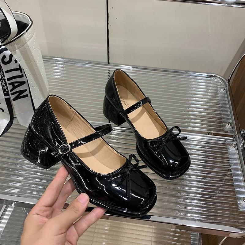 2024 Модная обувь Мэри Джейн Женские туфли на высоком каблуке Летние туфли на высоком каблуке Женские туфли с металлической декоративной пряжкой