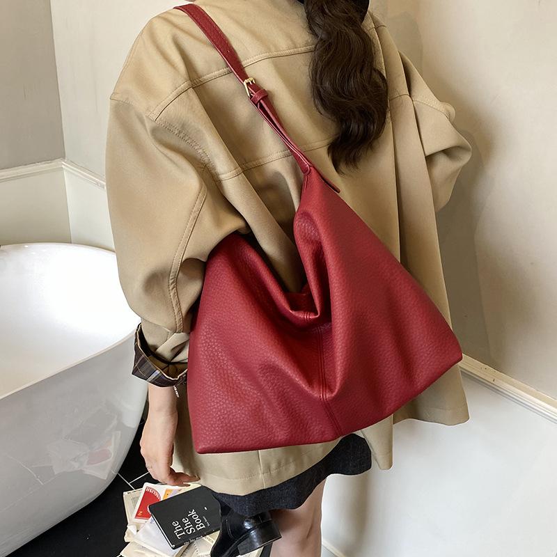 Вместительная ретро-сумка женская осенне-зимняя универсальная 2025 новая простая на плечо через плечо сумка-мессенджер повседневная дорожная сумка