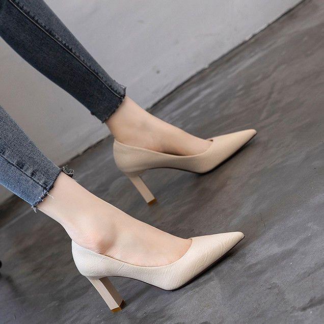 Elegant Mid Heel Ladies Dress Shoes With Low Cut Design For Professional Settings
