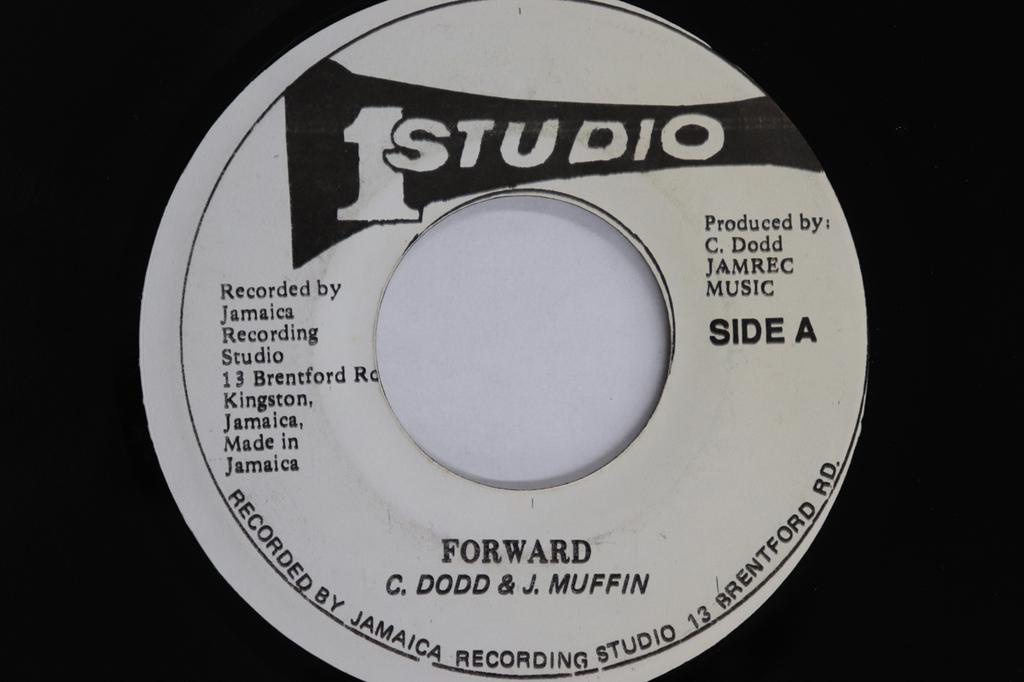 7-дюймовая пластинка JUNIOR MUFFIN - Forward none Studio One 199- Ямайка Регги, Ска и Даб Б/у