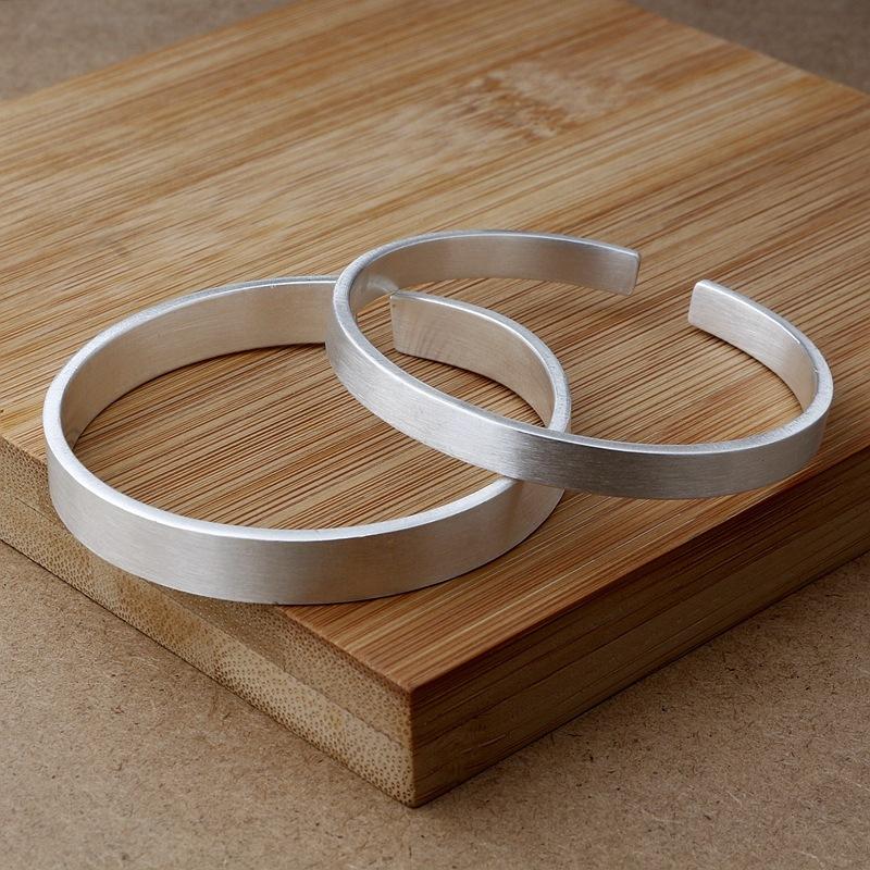 Seiko S999 Полный серебряный гладкий матовый браслет Простой мужской и женский открытый браслет для пар Браслет Браслет с выгравированными словами DIY Подарок