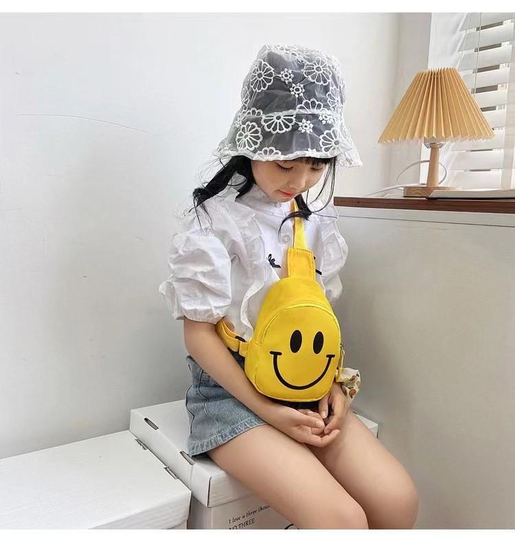 Douyin 2025 детская нагрудная сумка новая сумка девочка милая сумка-мессенджер со смайликом детская нагрудная портативная