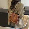 Женская новинка 2024 года, корейская универсальная, новая модная осенне-зимняя сумка-мессенджер в стиле ретро с широкими плечами и большой вместимостью