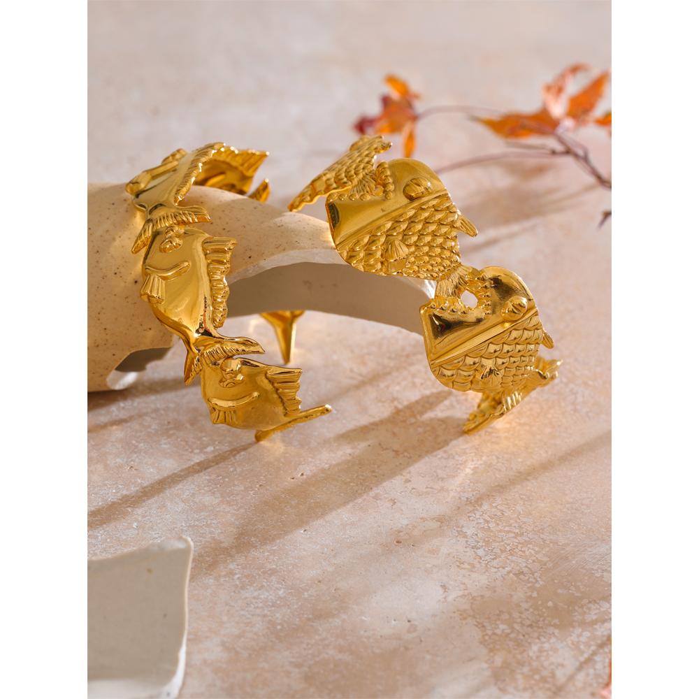 Eetit Регулируемый металлический браслет-манжета в виде рыбы акулы с 18-каратным PVD-покрытием, летний браслет из нержавеющей стали, золотой, для пляжного отдыха