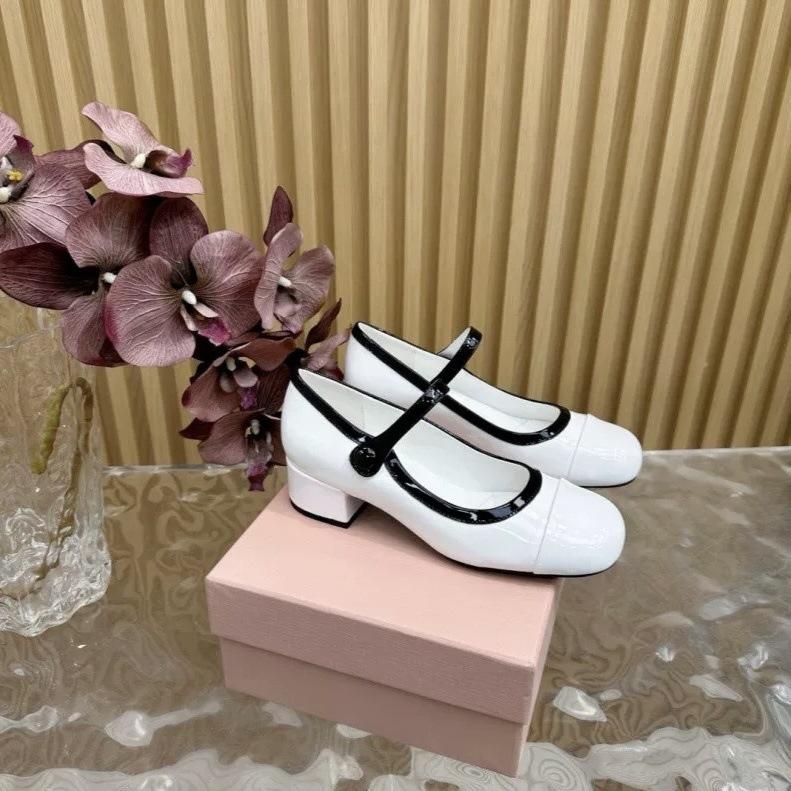 Предварительная продажа ~ Туфли Мэри Джейн в стиле ретро, женские туфли 2025 года, весна-осень, французский вечерний ветер, квадратный толстый каблук, легкие одинарные туфли