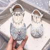 Детские сандалии для девочек 2024 года, летние новые модные и удобные мягкие подошвы, нескользящие, элегантные туфли принцессы с бисером