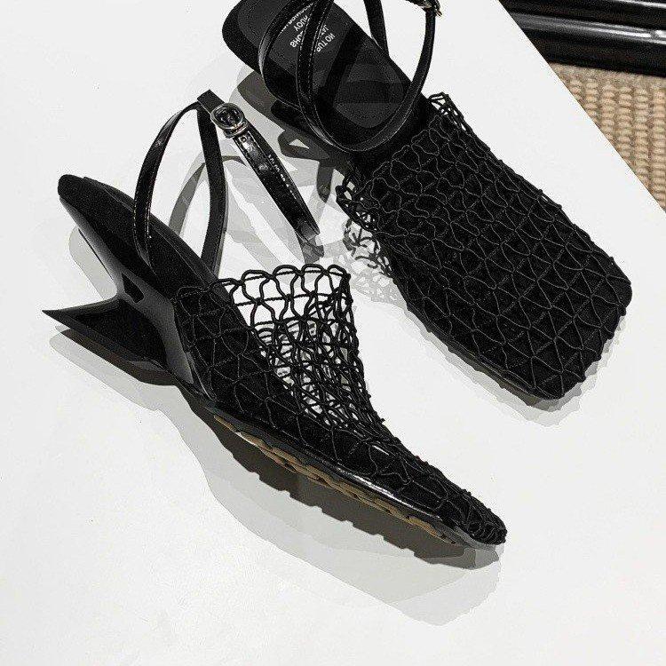 Темперамент ниша квадратный носок дышащая плетеная сетка плетение каблук высокий каблук сандалии пустая сумка голова полая плетеная рыболовная сеть обувь