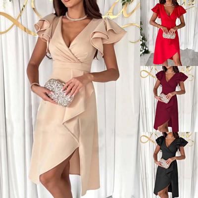 Женское однотонное платье нестандартной формы с v-образным вырезом и поясом с рюшами на рукавах