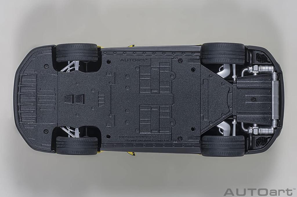 AUTOart Porsche 911 GT2 RS Weissach Package Black Finished Product 78172 1/18 (991.2) Yellow/Carbon