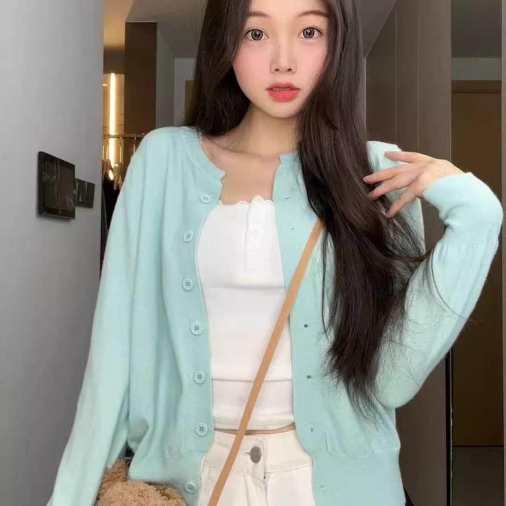 This Autumn and Winter Light Knitted Cardigan Is A New Style for Women, Featuring A Laid-back and Soft Sweater with A High-end Look