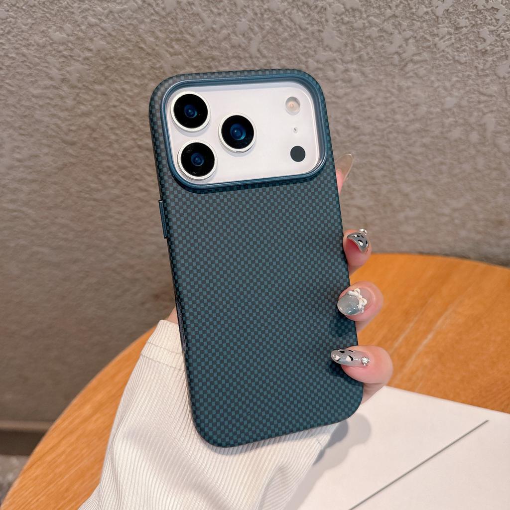 Металлический Чехол для Телефона iPhone 17 Pro Max на Водной Основе с Матовой Текстурой из Углеродного Волокна, Магнитный