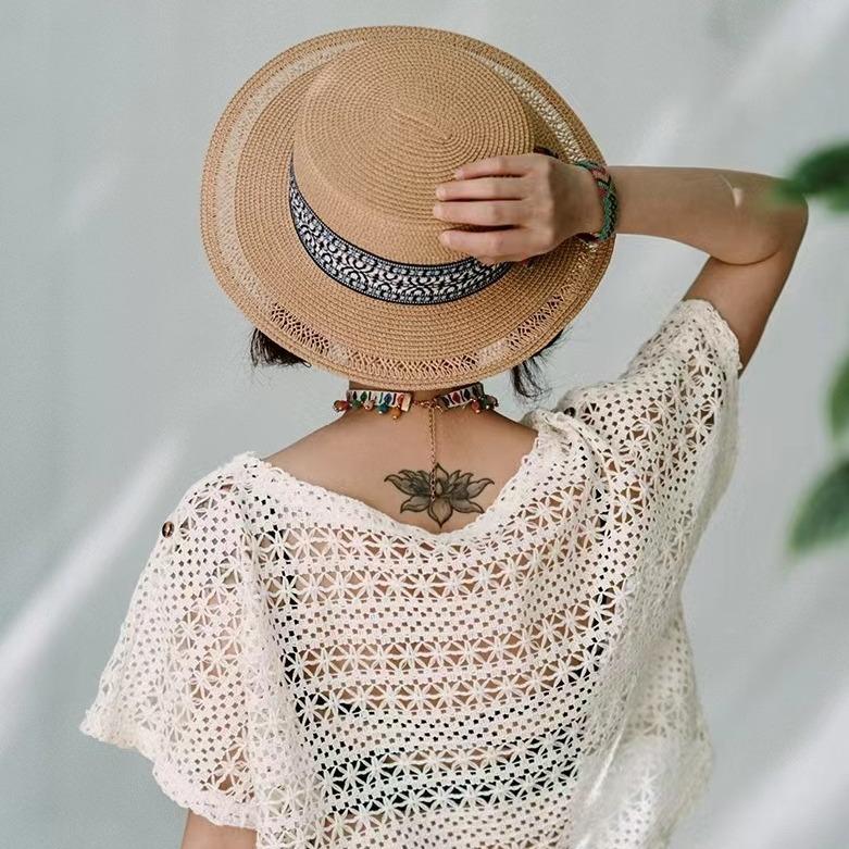 Французская винтажная соломенная шляпа от солнца — стильная плоская шляпа с неподвластным времени очарованием — идеальный солнцезащитный козырек для отдыха и приключений на свежем воздухе