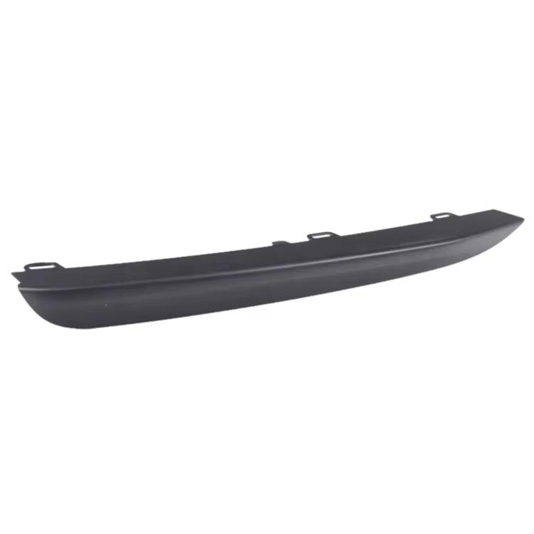 Накладка на решетку нижнего бампера BMW F30/F31 2012-15, номера деталей 51117293105 и 51117293106.