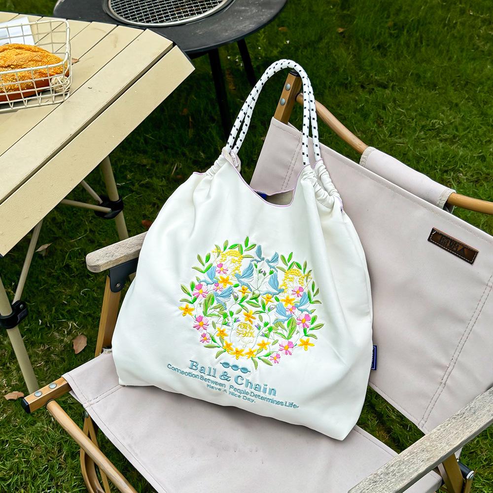 Сумка-тоут из вышитой кожи в японском стиле - Женская большая вместительная сумка через плечо