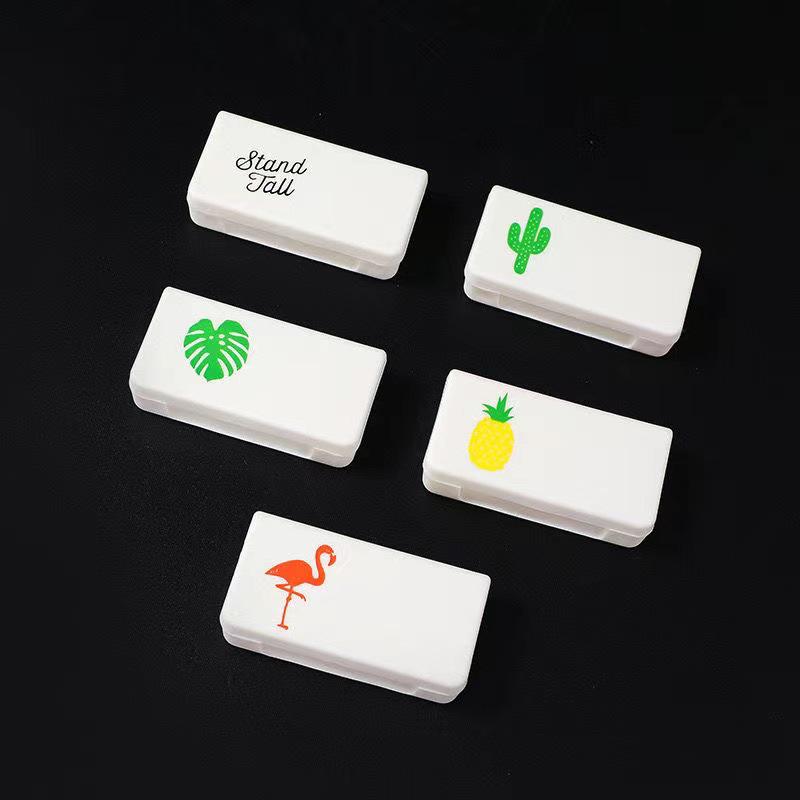 Компактный дорожный органайзер для таблеток с надежными отделениями