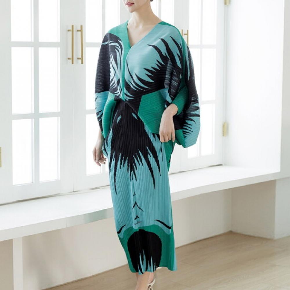 Plara Women Vivid Feather Pleats Dress
