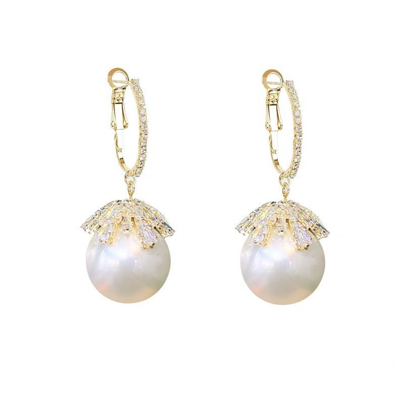 Stylish and fashionable cubic zirconia and pearl earrings, unique electroplated design, elegant and trendy, perfect for women who want to exude a