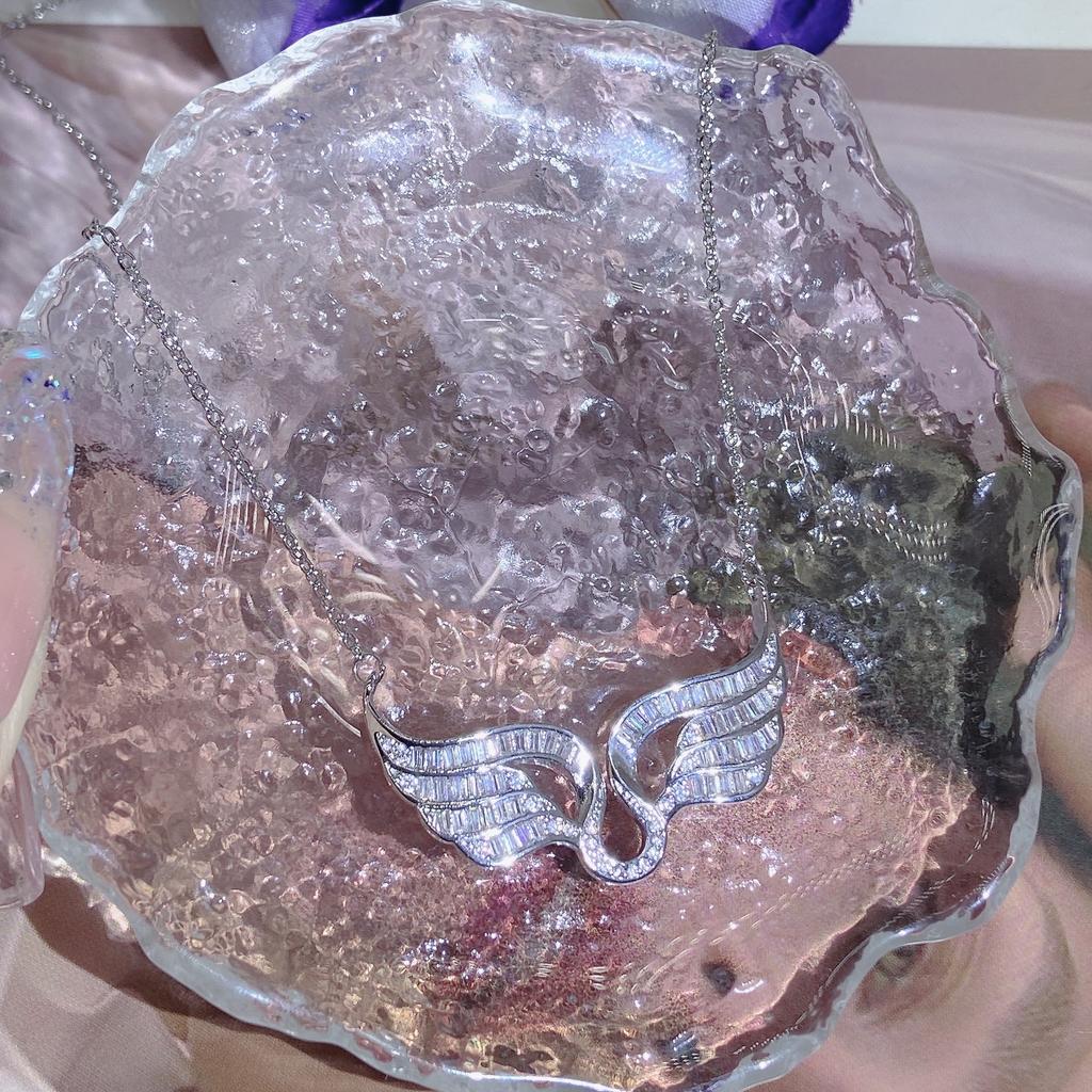 Ожерелье с крыльями ангела, инкрустированное микроцветными бриллиантами