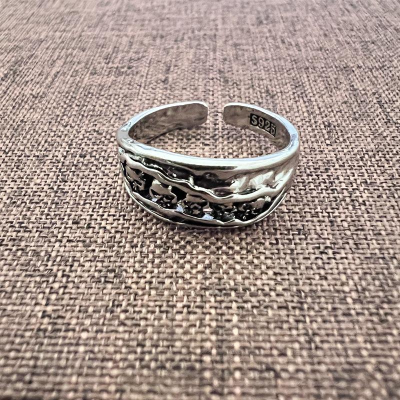 Кольцо Dark Series Retro Skull Five-Claw Ring - крутой аксессуар в стиле хип-хоп и уличный стиль