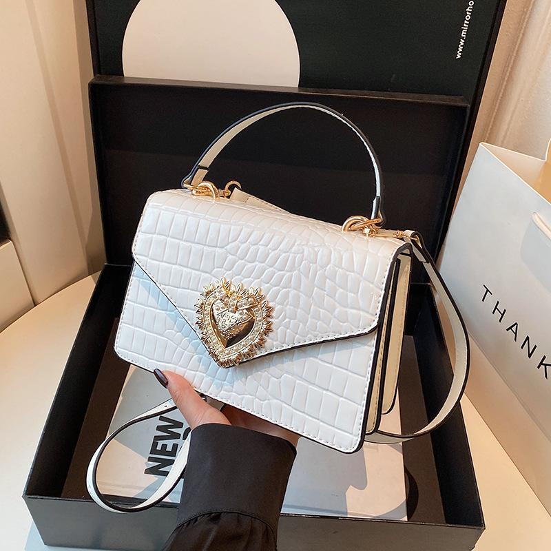 2025 European and American Crocodile Pattern Court Style Portable Underarm Bag Love Pearl Chain Commuter Flip Shoulder Messenger Bag