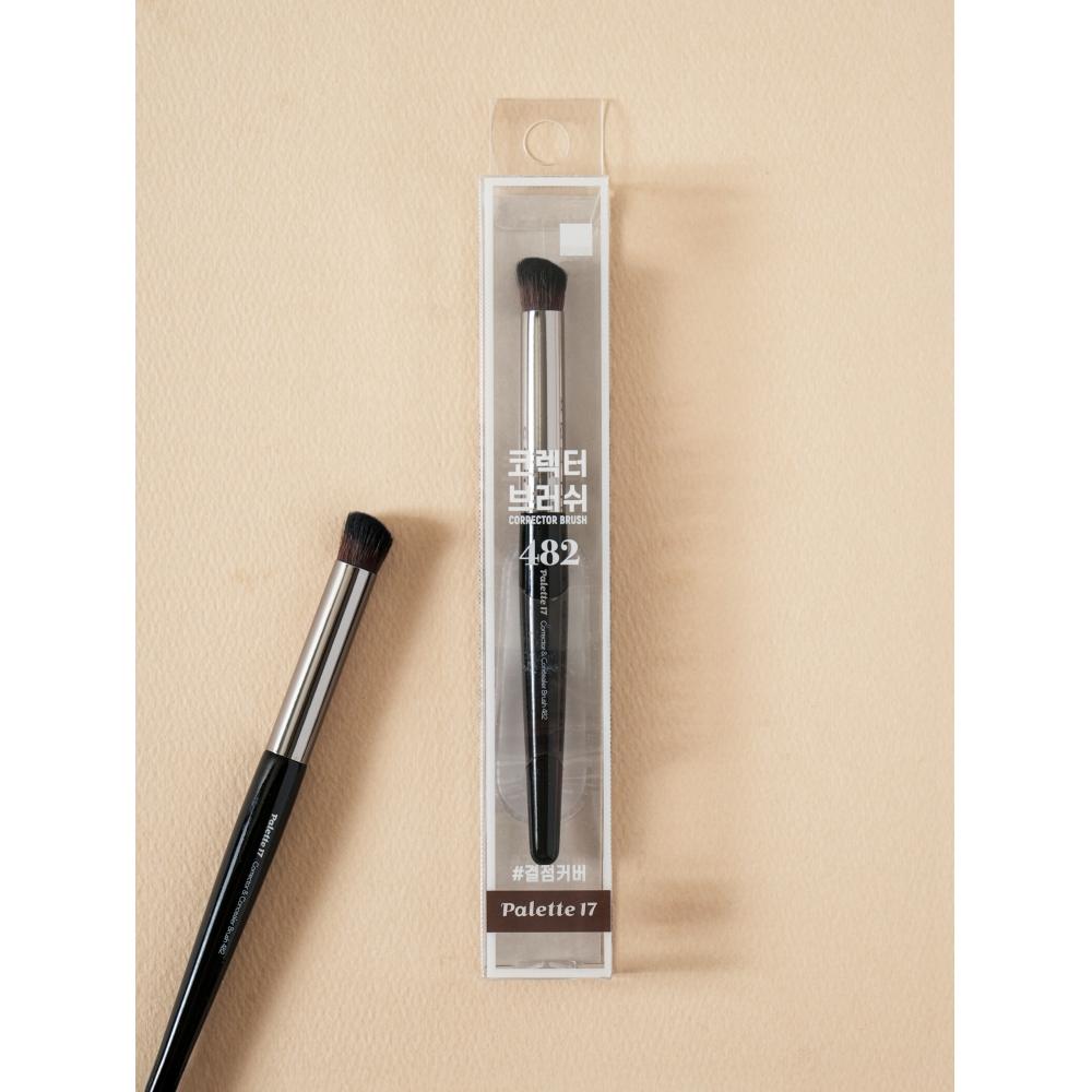 Daiso Палетка 17 Кисть для консилера
