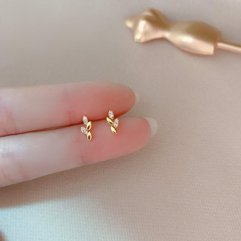 iF ME Простые серьги-гвоздики в форме сердца, бабочки, листьев, цветов, кристаллов, звезд, крестов, золотые, серебряные серьги-гвоздики для женщин, ювелирные аксессуары