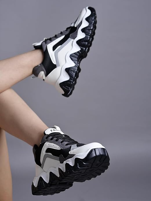 Женские кроссовки Shoetopia на шнуровке