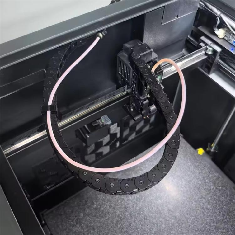 Профессиональная цепь-кабельпровод для экструдера Plus Повышенная долговечность Совместимость Продвинутая технология контроля температуры